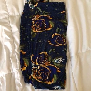 Lularoe Rose Leggings TC